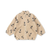 Konges Sløjd Fleecejacke „Jody“ Teddy im Ancher-Design – flauschiger Teddy-Fleece mit klassisch-marinblauem Muster für Kinder.