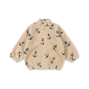 Konges Sløjd Fleecejacke „Jody“ Teddy im Ancher-Design – flauschiger Teddy-Fleece mit klassisch-marinblauem Muster für Kinder.