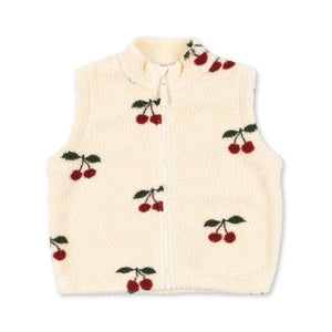 Konges Sløjd Fleeceweste „Jody“ Teddy im Ma Grande Cerise Design – kuschelige Kinderweste mit Kirschenprint und weichem Teddy-Fleece.