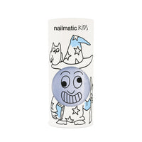 Nailmatic Kids Nagellack „Merlin“ in pearly blue – vegan, wasserbasiert, abwaschbar und sicher fuer Kinder ab 3 Jahren.