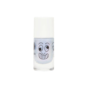 Nailmatic Kids Nagellack „Merlin“ in pearly blue – vegan, wasserbasiert, abwaschbar und sicher fuer Kinder ab 3 Jahren.